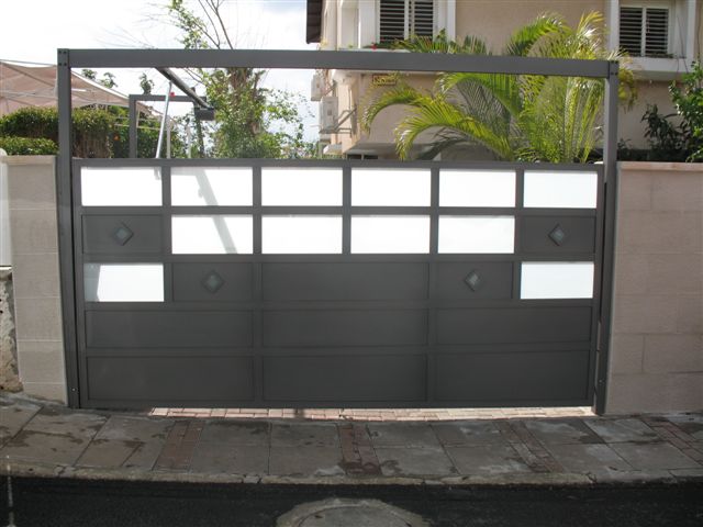 שערים - שערים  עם שילובי זכוכית - שער כניסה וחניה